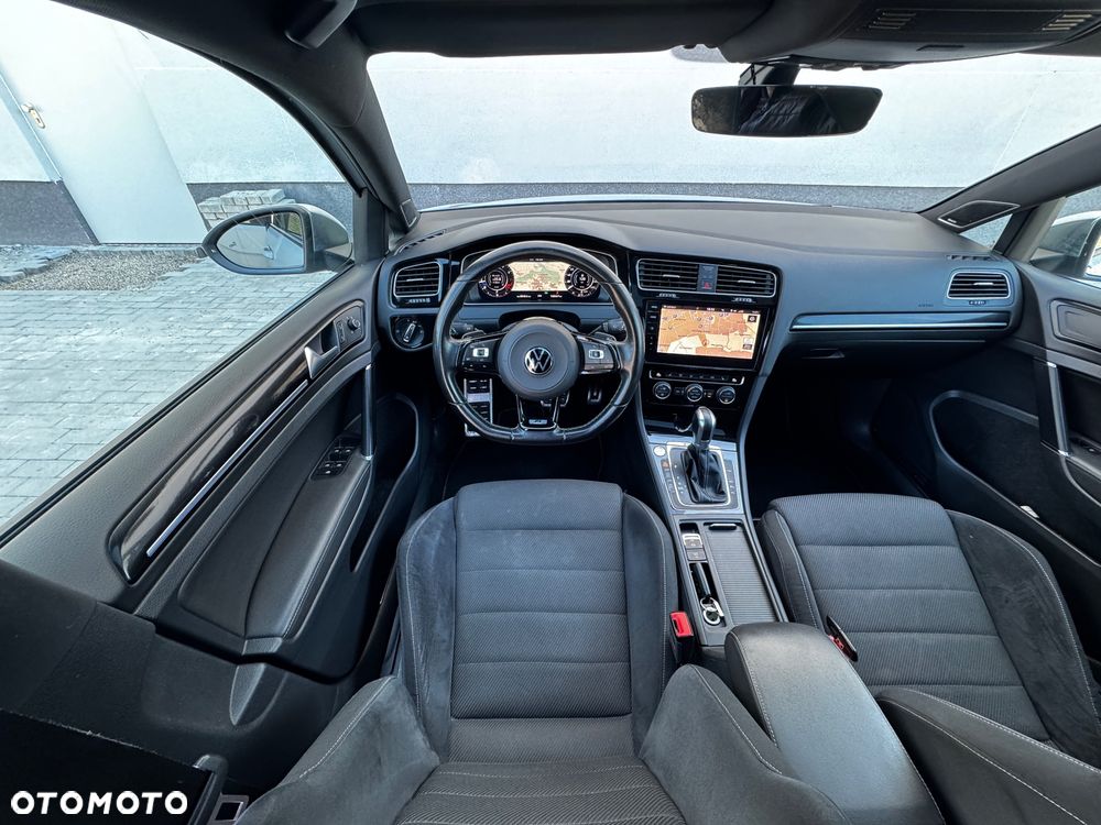 Volkswagen Golf - 11