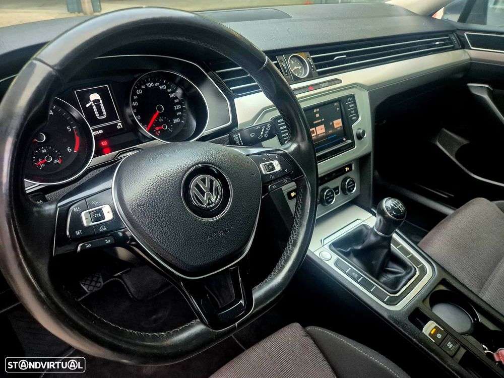 VW Passat Variant 1.6 TDI BlueMotion - 27
