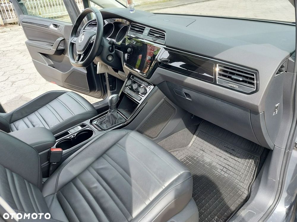 Volkswagen Touran - 14