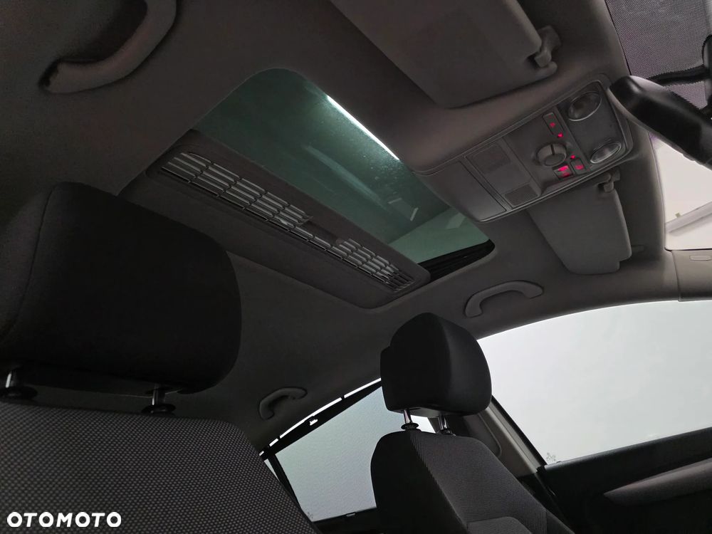 Volkswagen Passat 1.4 TSI BlueMotion Technology Comfortline - 25