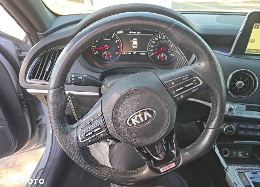 Kia Stinger - 9