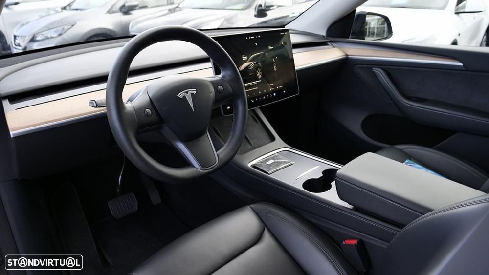 Tesla Model Y Long Range Dual Motor AWD - 18