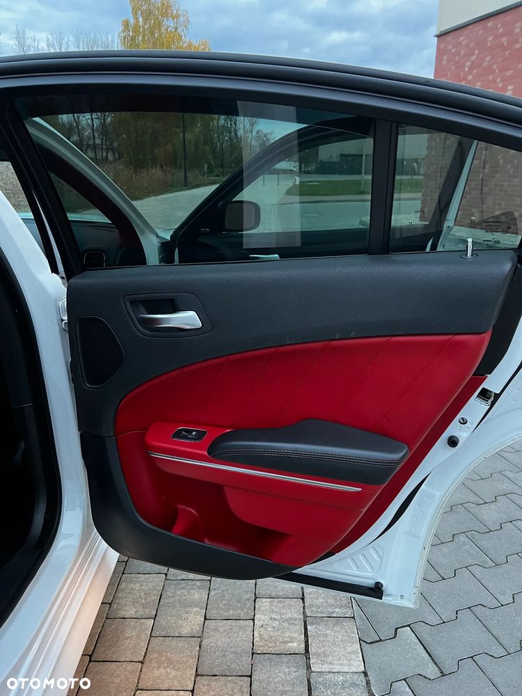 Dodge Charger 6.4 Scat Pack - 17