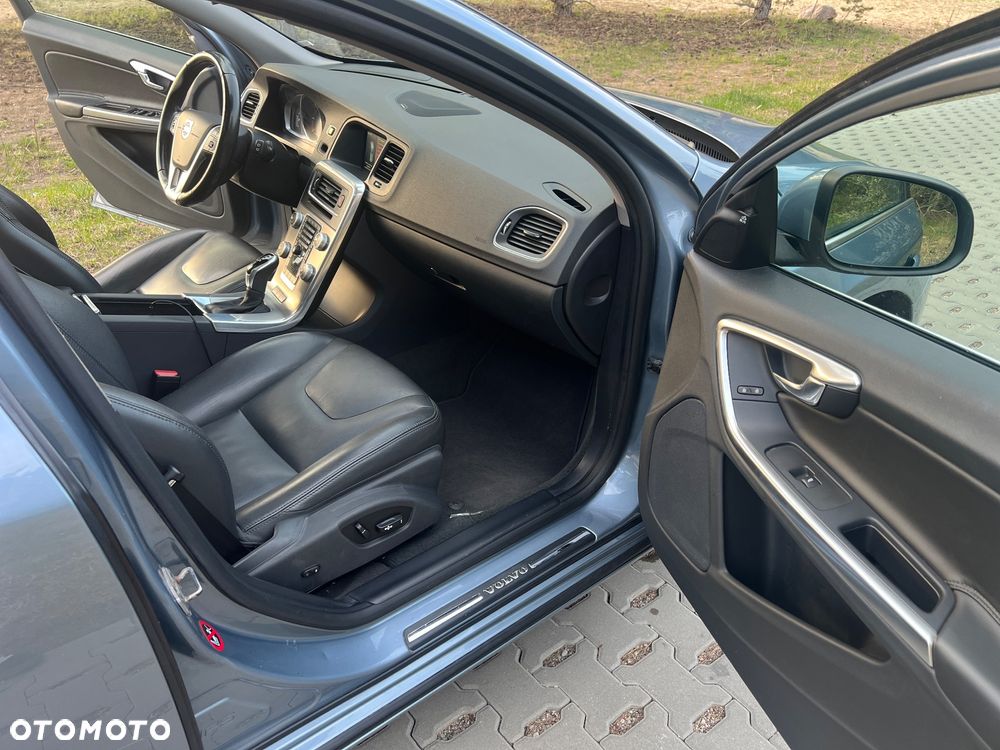 Volvo V60 D6 AWD Plug-in Hybrid Summum - 9