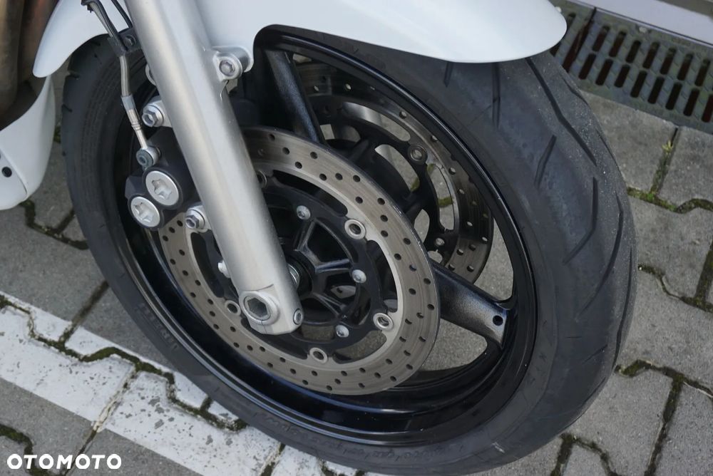 Yamaha XJR - 11