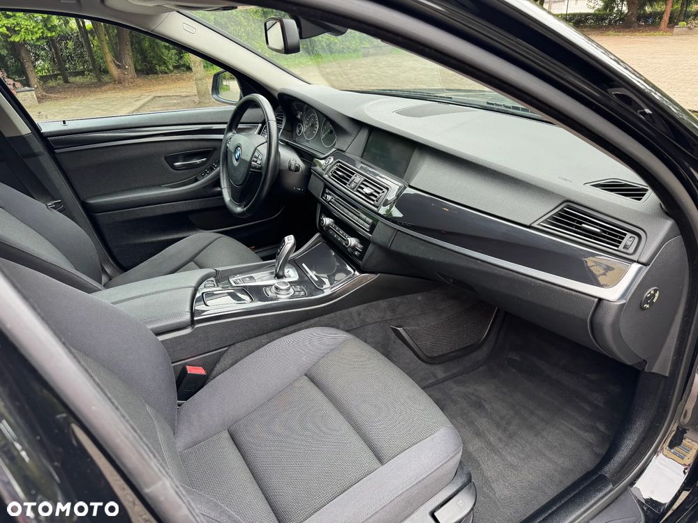 BMW Seria 5 525d - 12