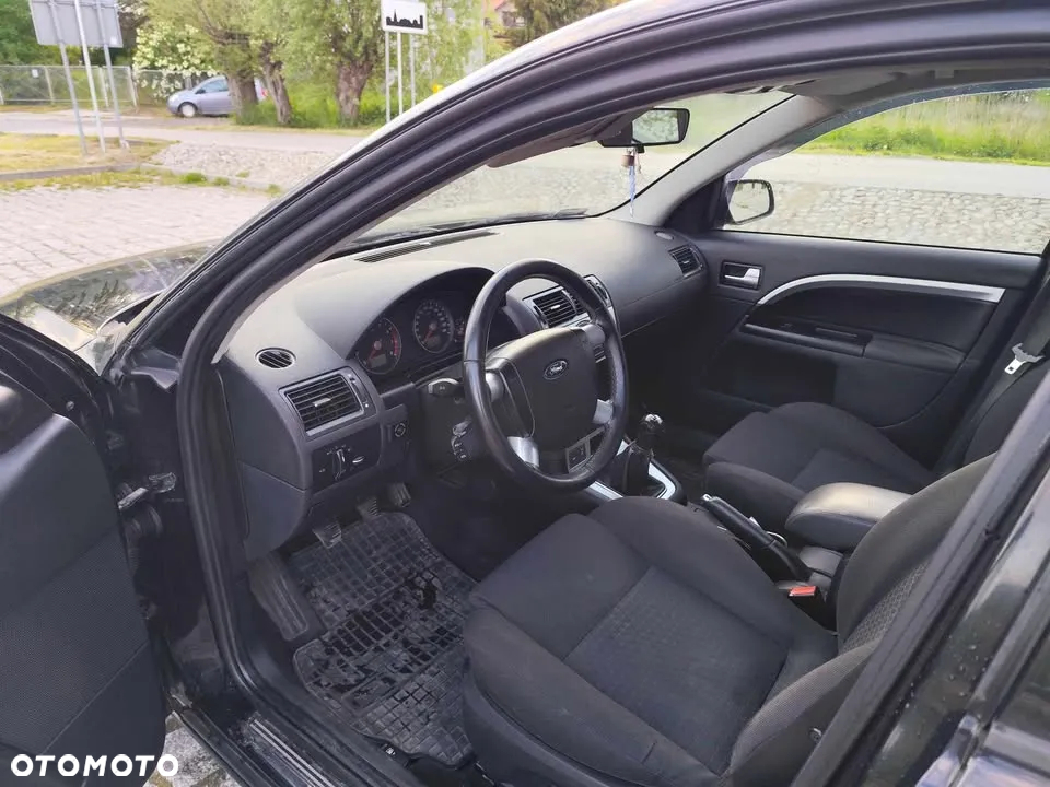 Ford Mondeo 2.5 V6 Trend - 6