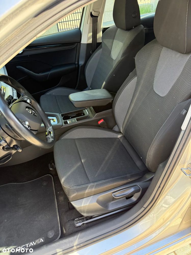 Skoda Octavia 2.0 TDI DSG Ambition - 11