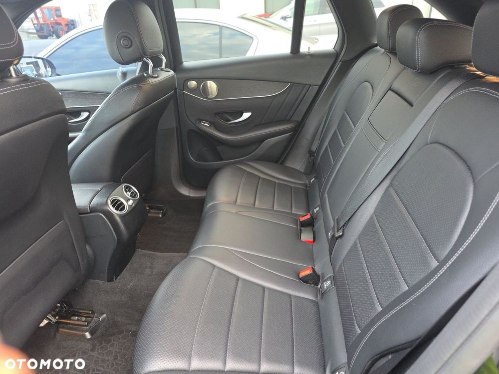 Mercedes-Benz GLC 300 4Matic 9G-TRONIC AMG Line - 15