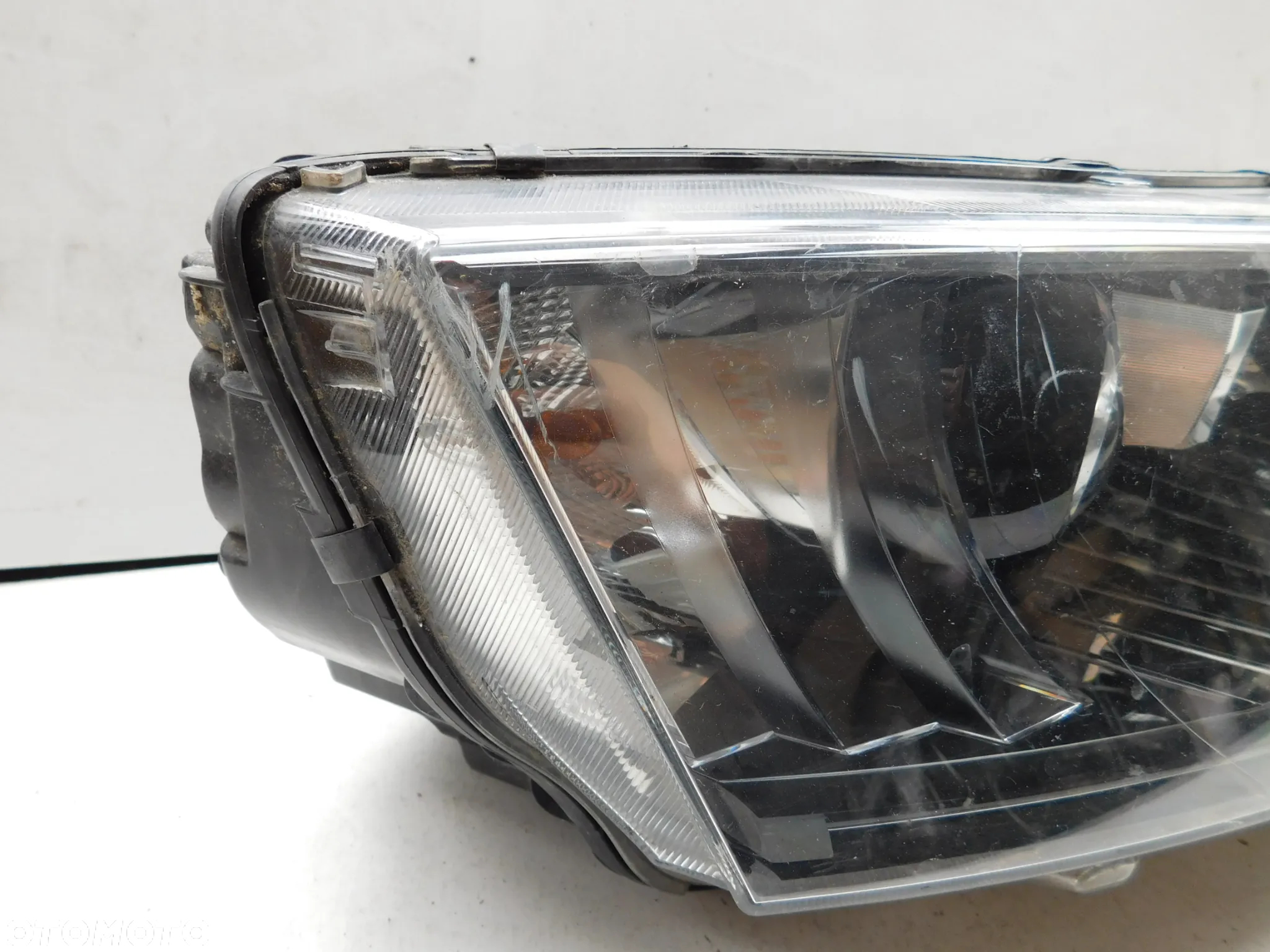 lampa prawa przód SKODA OCTAVIA III XENON SKRĘTNY EUROPA - 3