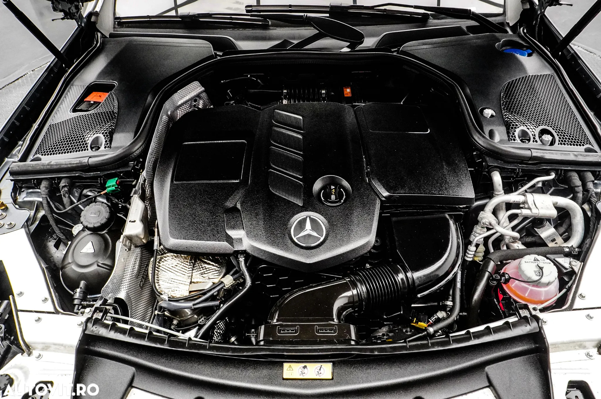 Mercedes-Benz E 300 Hybrid de T-Modell Aut. - 35