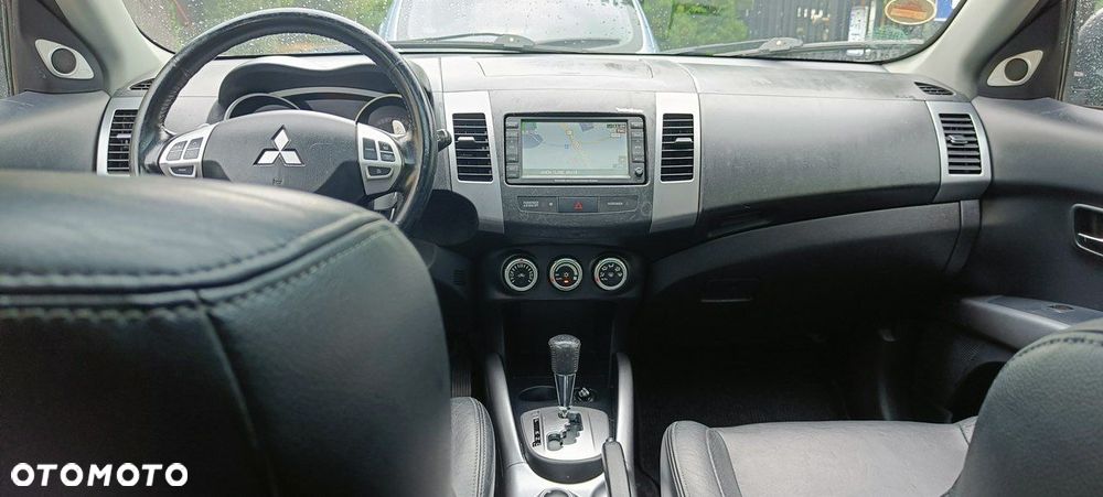 Mitsubishi Outlander 2.4 4WD CVT Instyle - 24