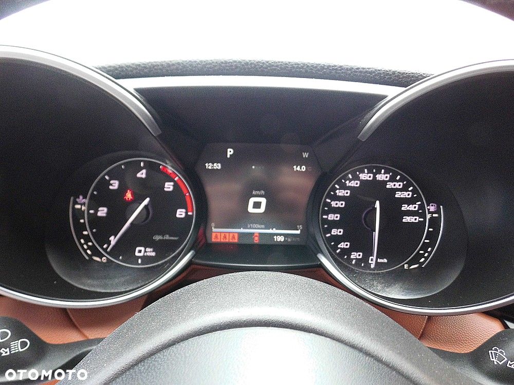 Alfa Romeo Giulia 2.2 AT8 Business - 24