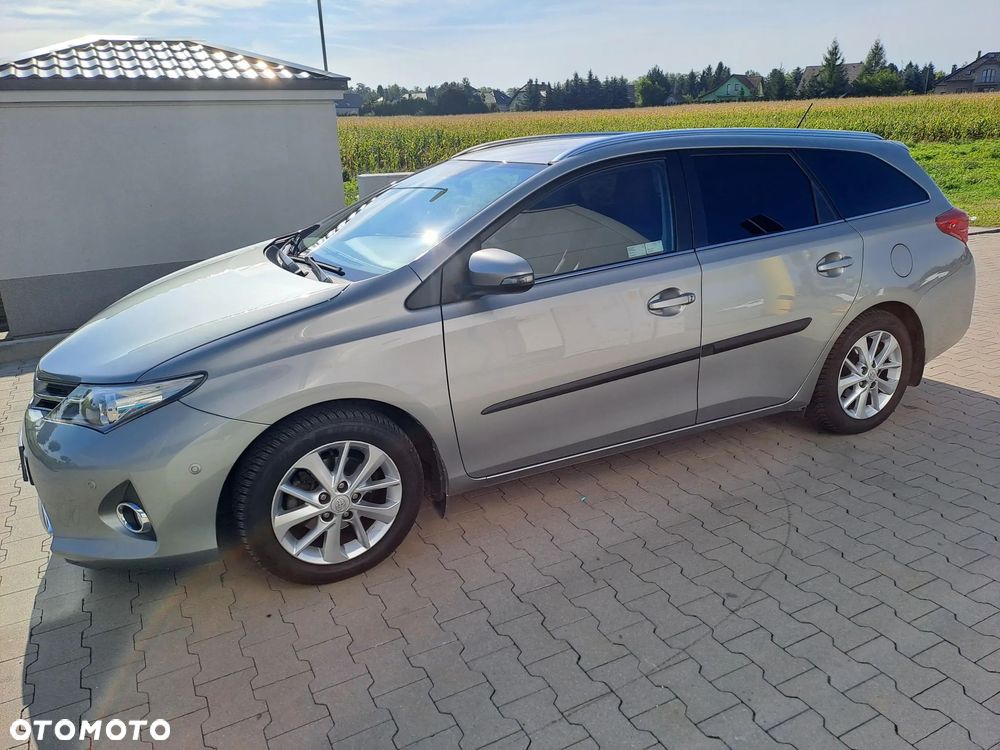 Toyota Auris 1.6 Premium Comfort - 4