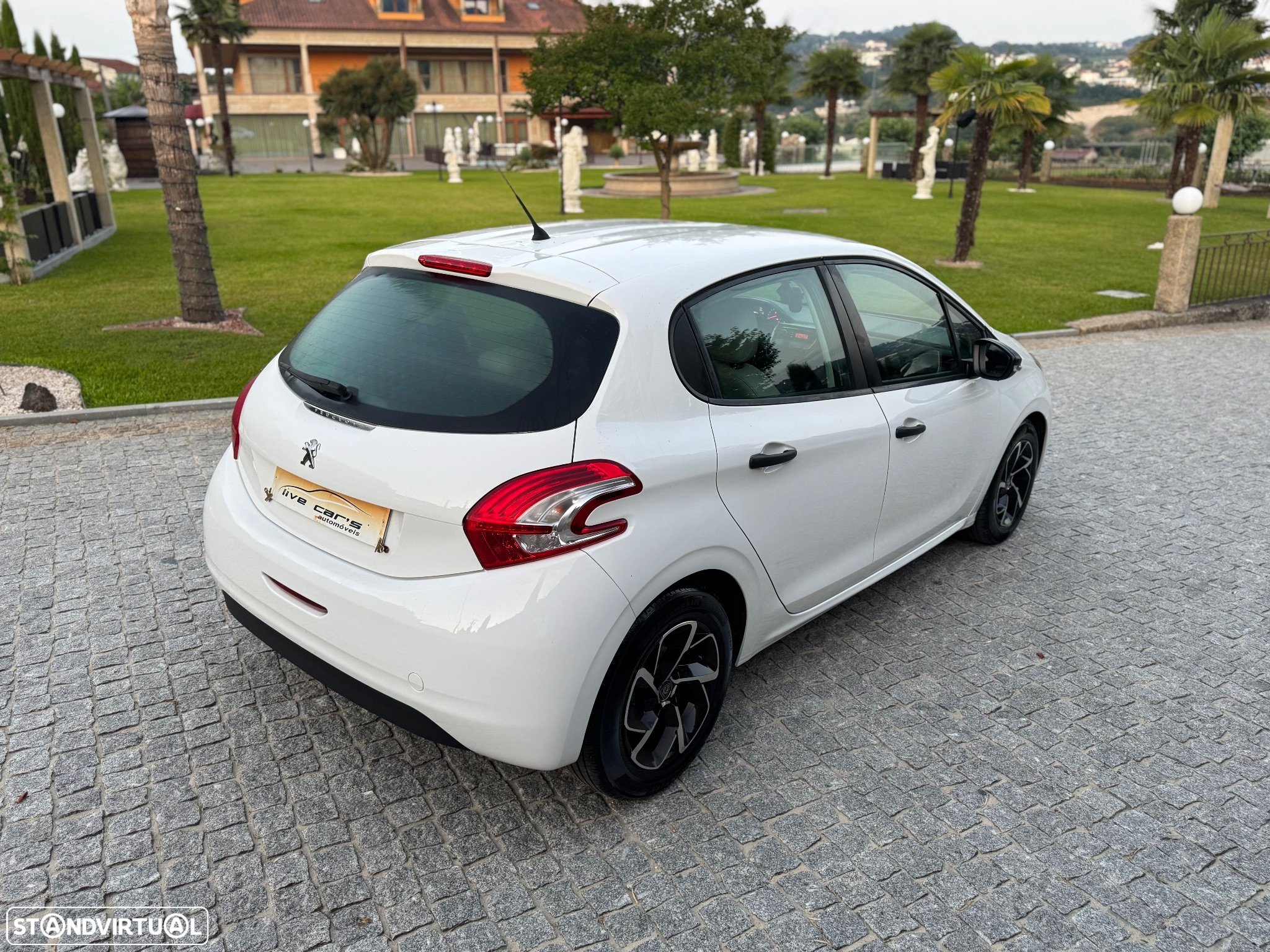 Peugeot 208 1.4 HDi Allure - 5