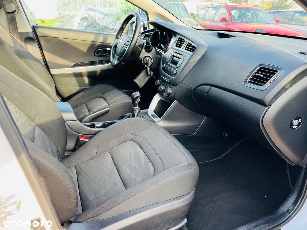 Kia Ceed 1.6 GDI SW Dream-Team Edition - 11