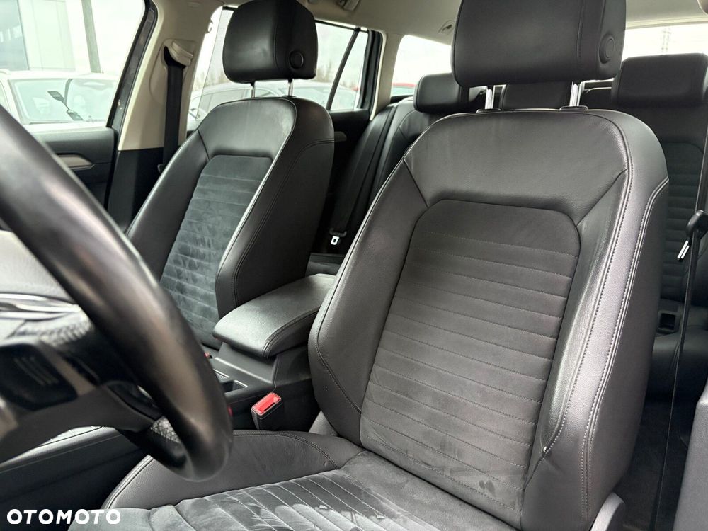 Volkswagen Passat - 12