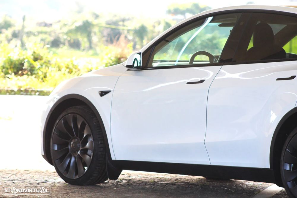 Tesla Model Y Long Range Dual Motor AWD - 11