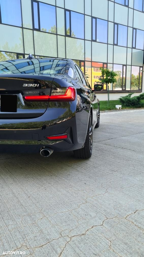 BMW Seria 3 330i AT Sport Line - 11