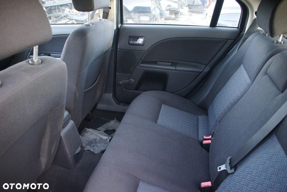 Auto na części - Ford Mondeo MK3 Lift 2.0 TDCI 130 KM 4S7Q-6006-EA 5S7R-7002-CA 2MWE 2005R Silnik Skrzynia Drzwi Maska Klapa Zderzak Błotnik Szyba Lusterko Deska Kokpit Sterownik Moduł Czujnik Licznik Kierownica Panel - 16
