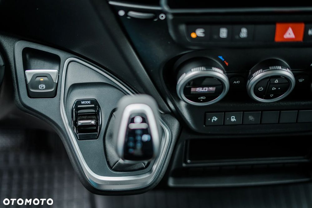 Iveco Daily 35S18HA8 V H2 Furgon Automat 3.0 od ręki - 31