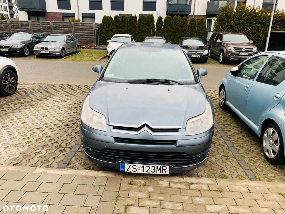 Citroën C4 1.6 16V Confort - 2