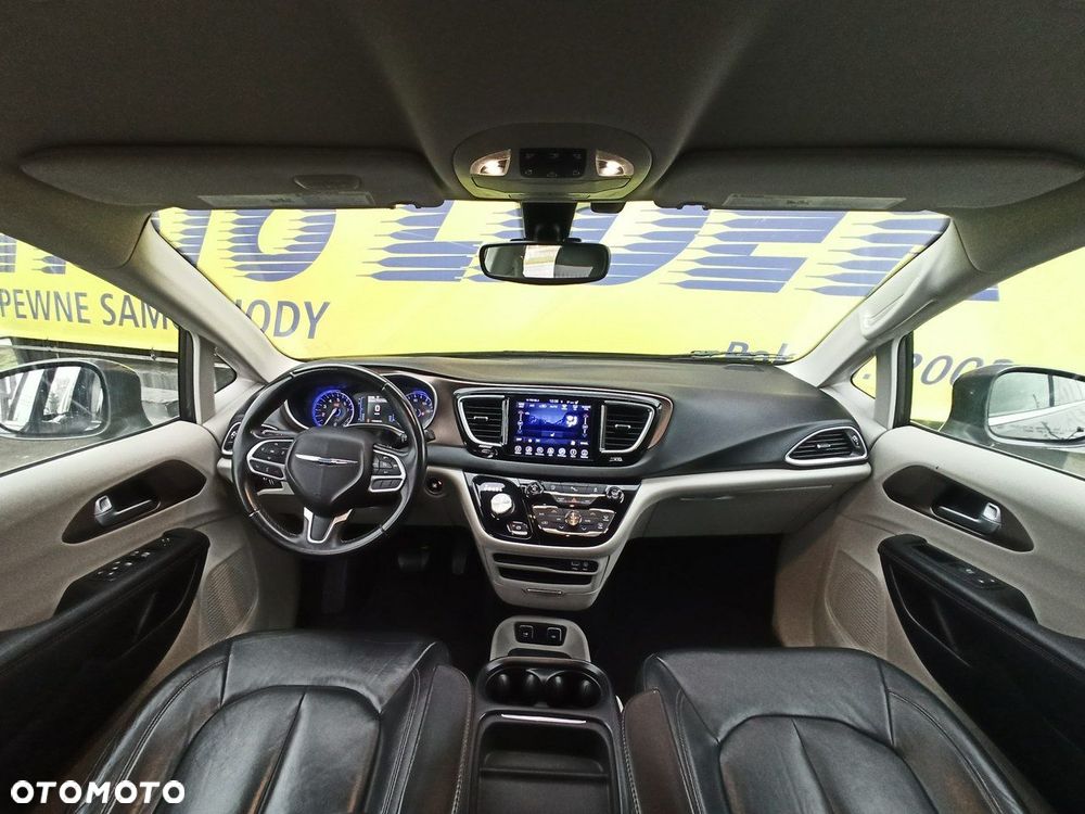 Chrysler Pacifica - 17