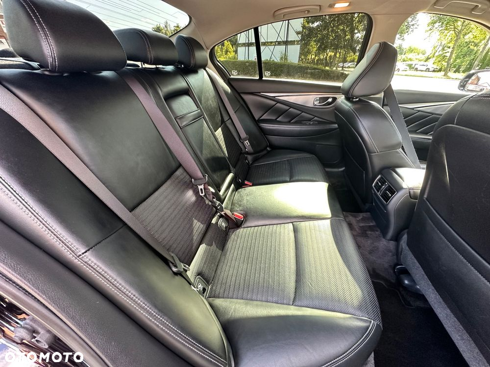 Infiniti Q50 2.0t Sport Sound Studio by Bose - 11