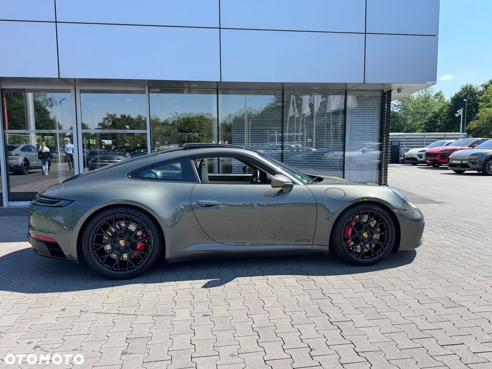 Porsche 911 Carrera 4 GTS - 4