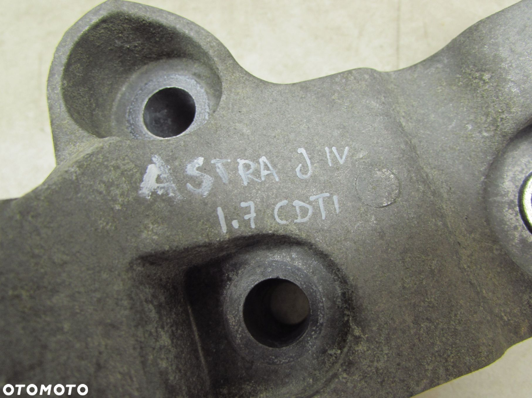 OPEL ASTRA J IV 1.7 CDTI 09-15 ŁAPA PODPORA NAPINACZ 55565570 - 9