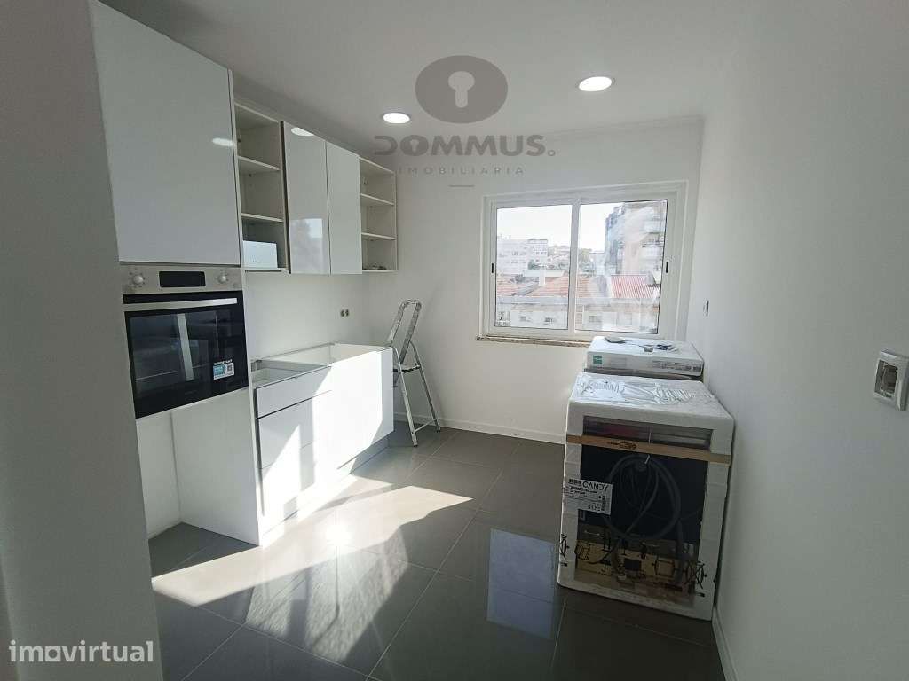 Apartamento T2 Totalmente Remodelado no Cacém - Grande imagem: 2/27