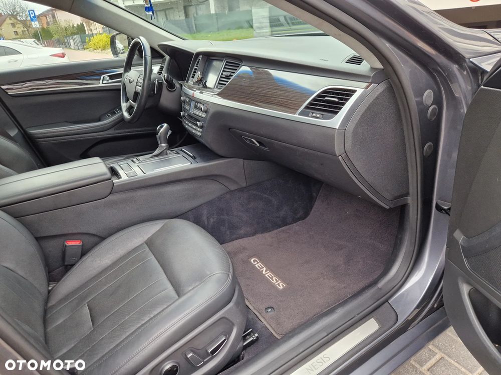 Hyundai Genesis - 7