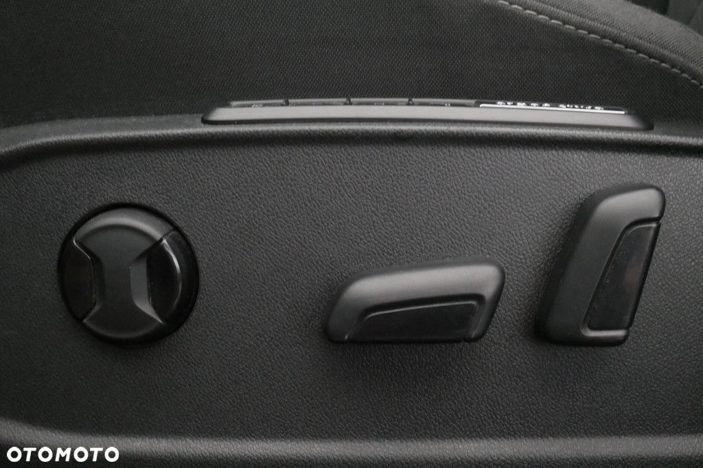Volkswagen Golf VIII 2.0 TDI Style DSG - 25