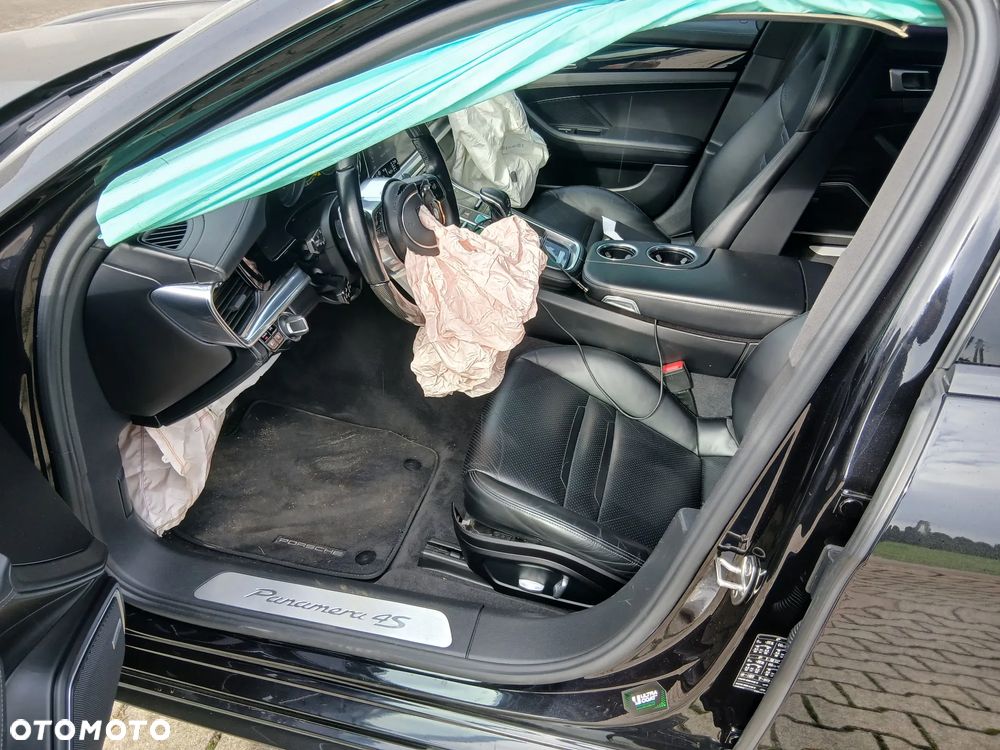 Porsche Panamera 4S Sport Turismo - 10