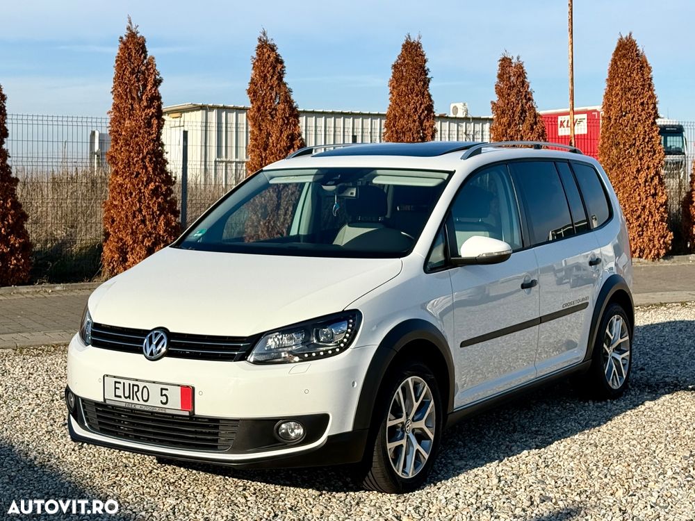 Volkswagen Touran 2.0 TDI DPF DSG Cross - 2