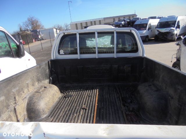 Toyota Hilux 2.4 D-4D Single Cab DLX 4x4 - 5