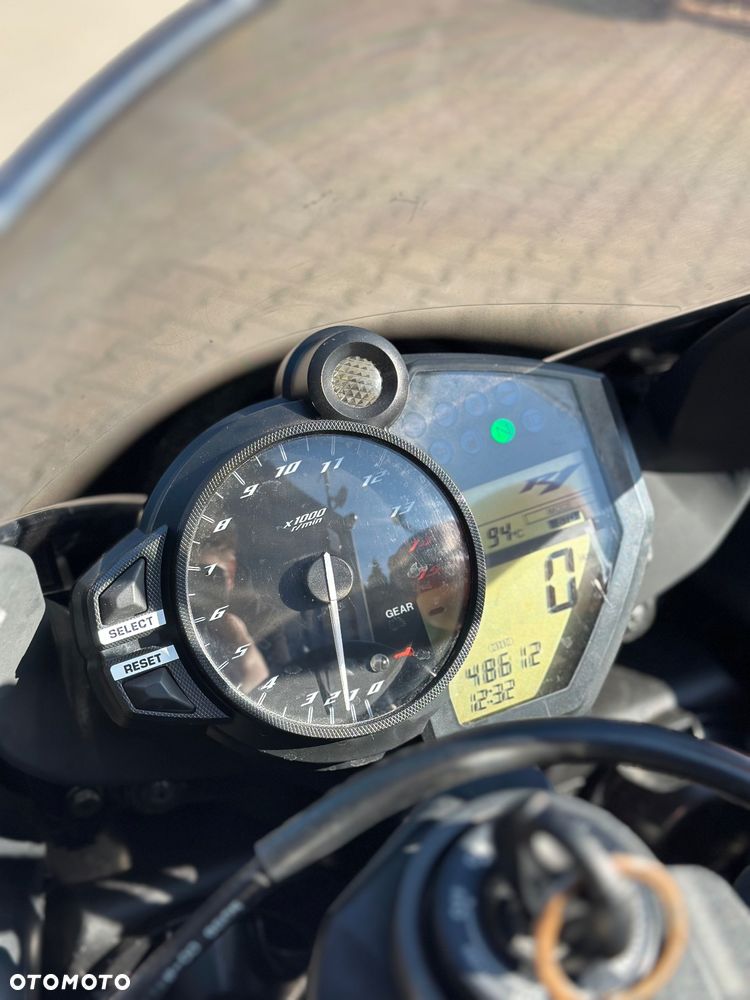 Yamaha R1 - 9