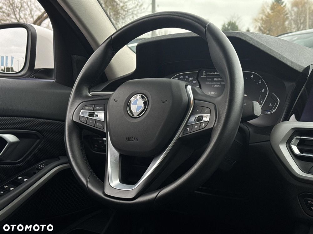 BMW Seria 3 318i - 9