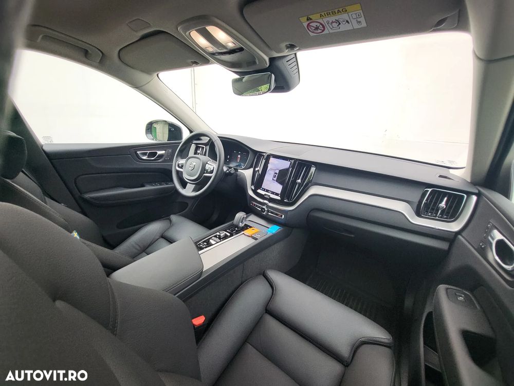 Volvo XC 60 B5 AT AWD MHEV Plus Dark - 11