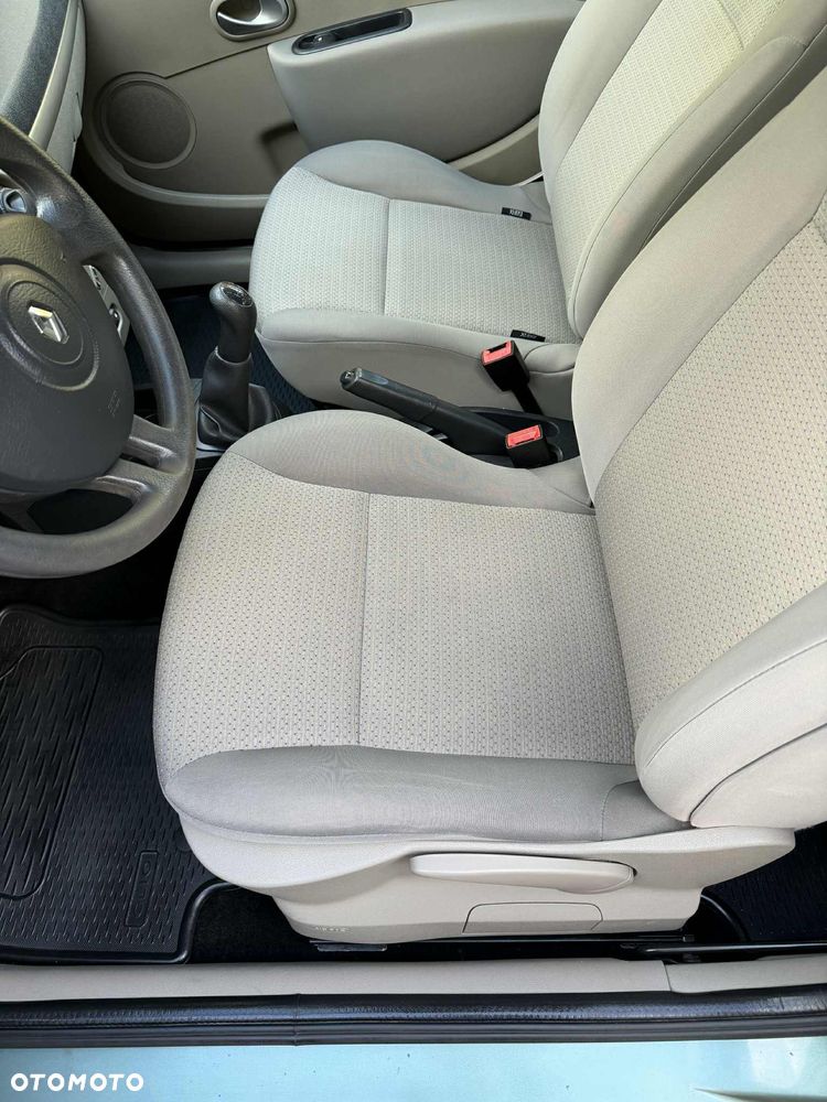 Renault Clio - 17
