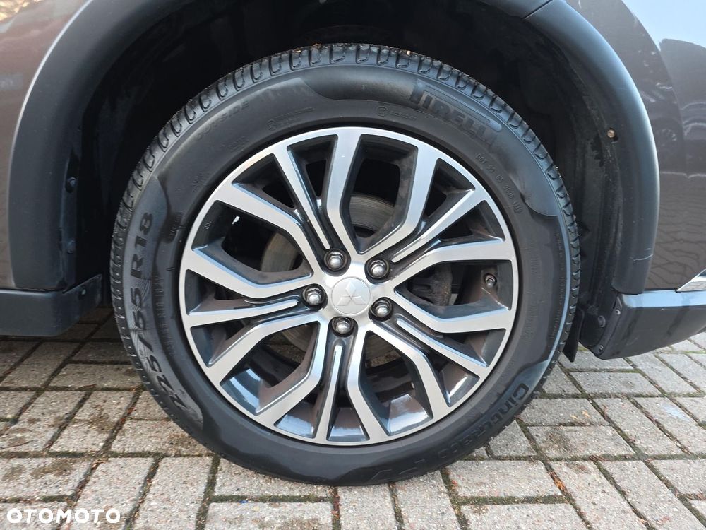 Mitsubishi Outlander - 16