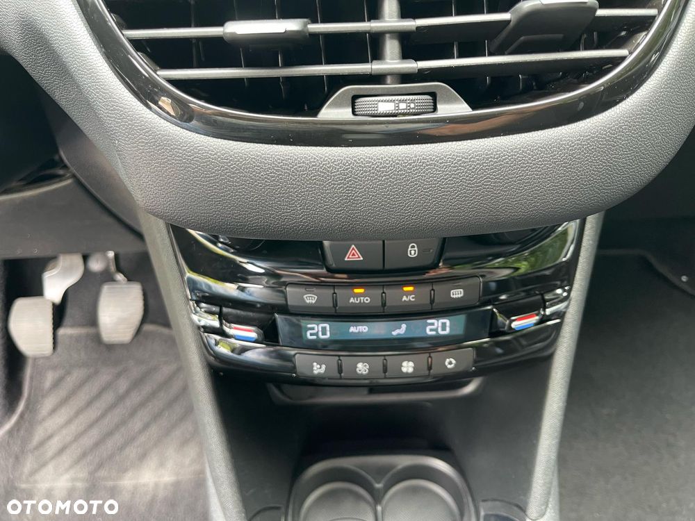 Peugeot 208 1.2 PureTech Allure S&S - 11