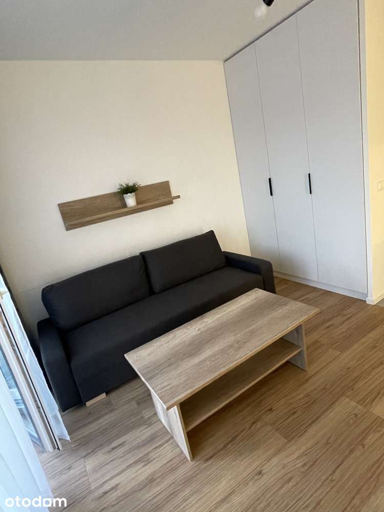 Jasna kawalerka 27 m² – ul. Bluszczowa (blisko PKP Gocławek)