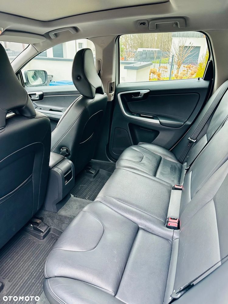 Volvo XC 60 D5 AWD Geartronic Summum - 17