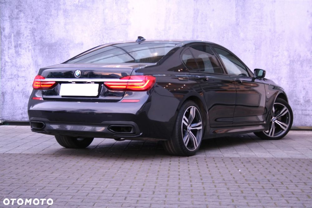 BMW Seria 7 750i xDrive - 5