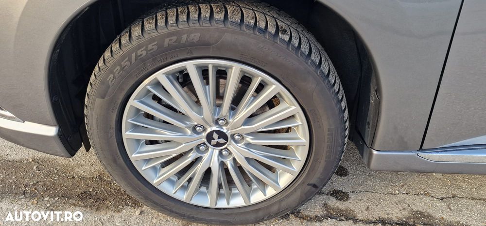 Mitsubishi Outlander 2.4 4WD Diamant+ - 22