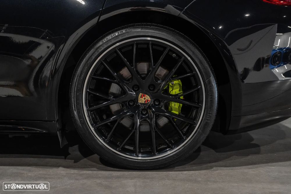 Porsche Panamera 4 E-Hybrid Platinum Edition - 35