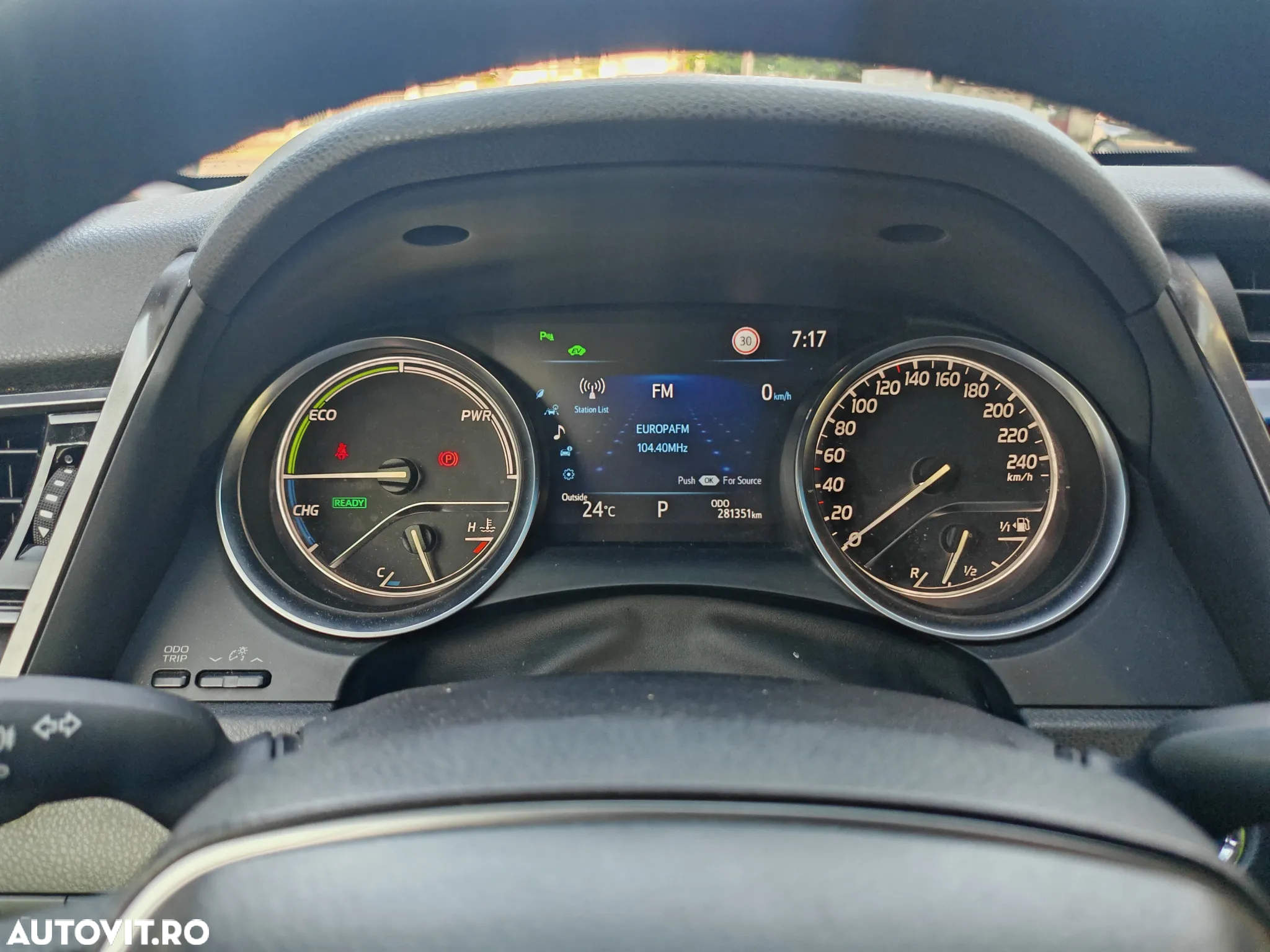 Toyota Camry 2.5 Hybrid Business - 9