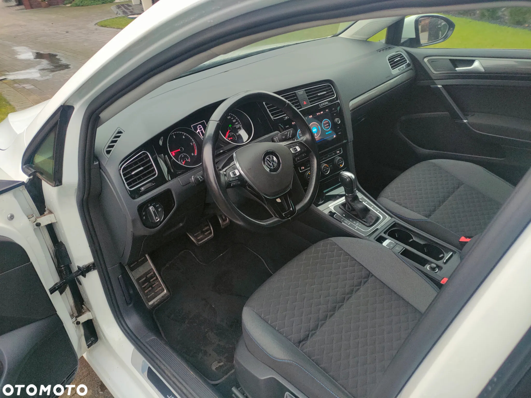 Volkswagen Golf - 10