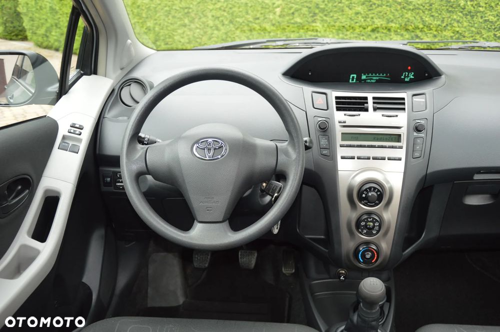 Toyota Yaris - 24